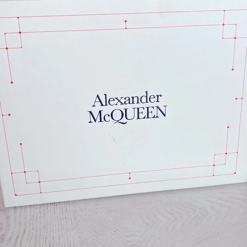 Authentic Alexander McQueen - Picture 1 of 3